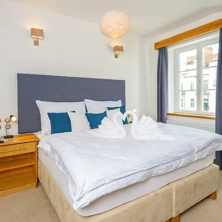 The * Τσέσκε Μπουντεγιόβιτσε