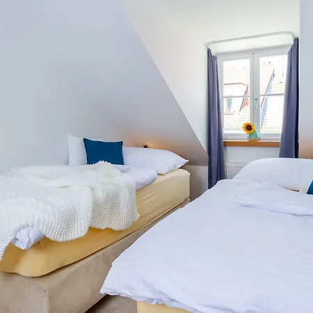 The * Τσέσκε Μπουντεγιόβιτσε