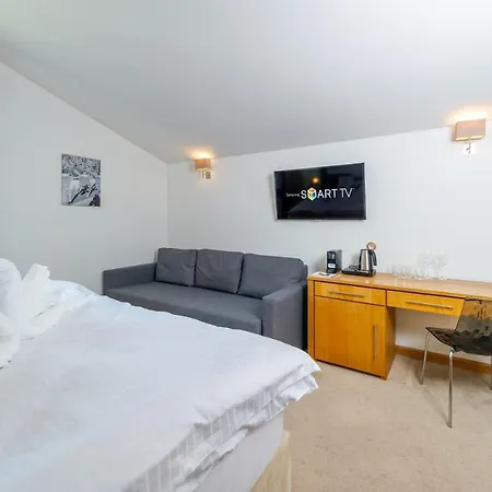 The * Τσέσκε Μπουντεγιόβιτσε