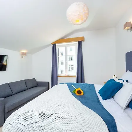 The * Τσέσκε Μπουντεγιόβιτσε