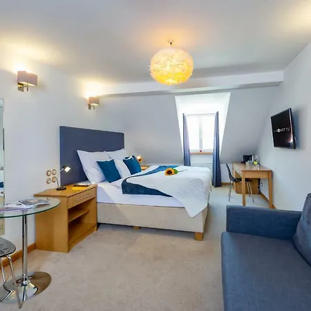 The Τσέσκε Μπουντεγιόβιτσε