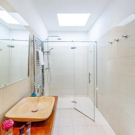 Διαμέρισμα The *